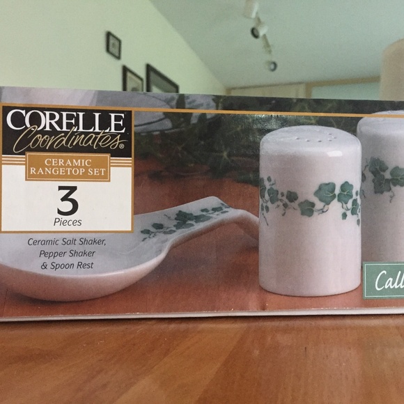 Vintage New Corelle Callaway Ivy Coordinates Salt , Pepper Shakers & Spoon rest - Picture 5 of 5